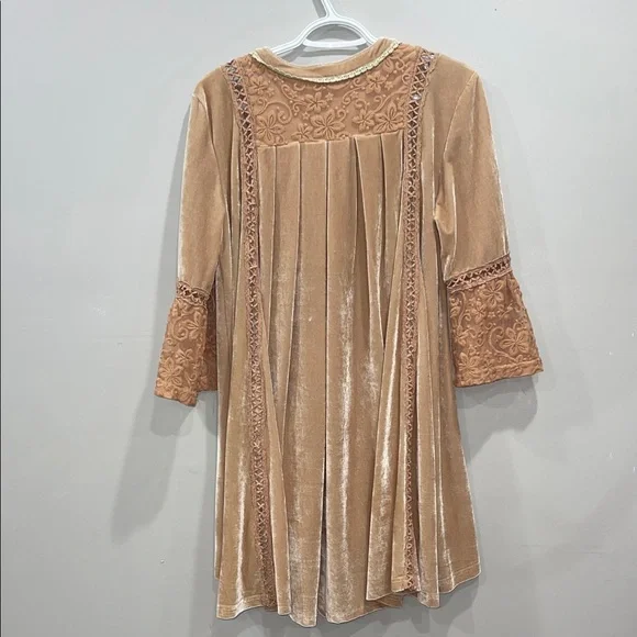 POL Velvet Embroidered Tunic in Light Camel - Picture 7 of 10